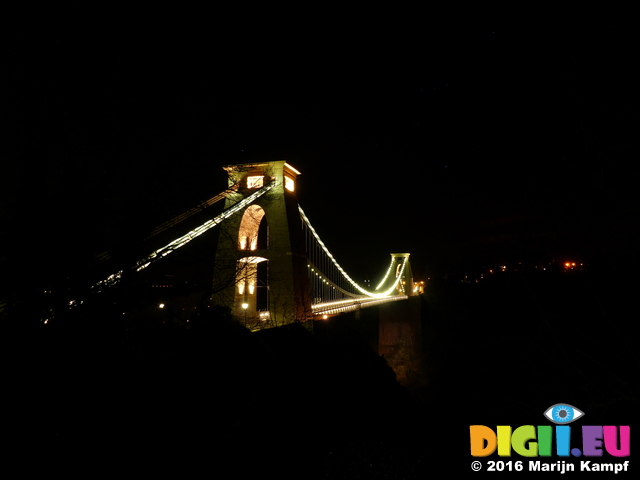 FZ026472 Clifton suspension bridge at night